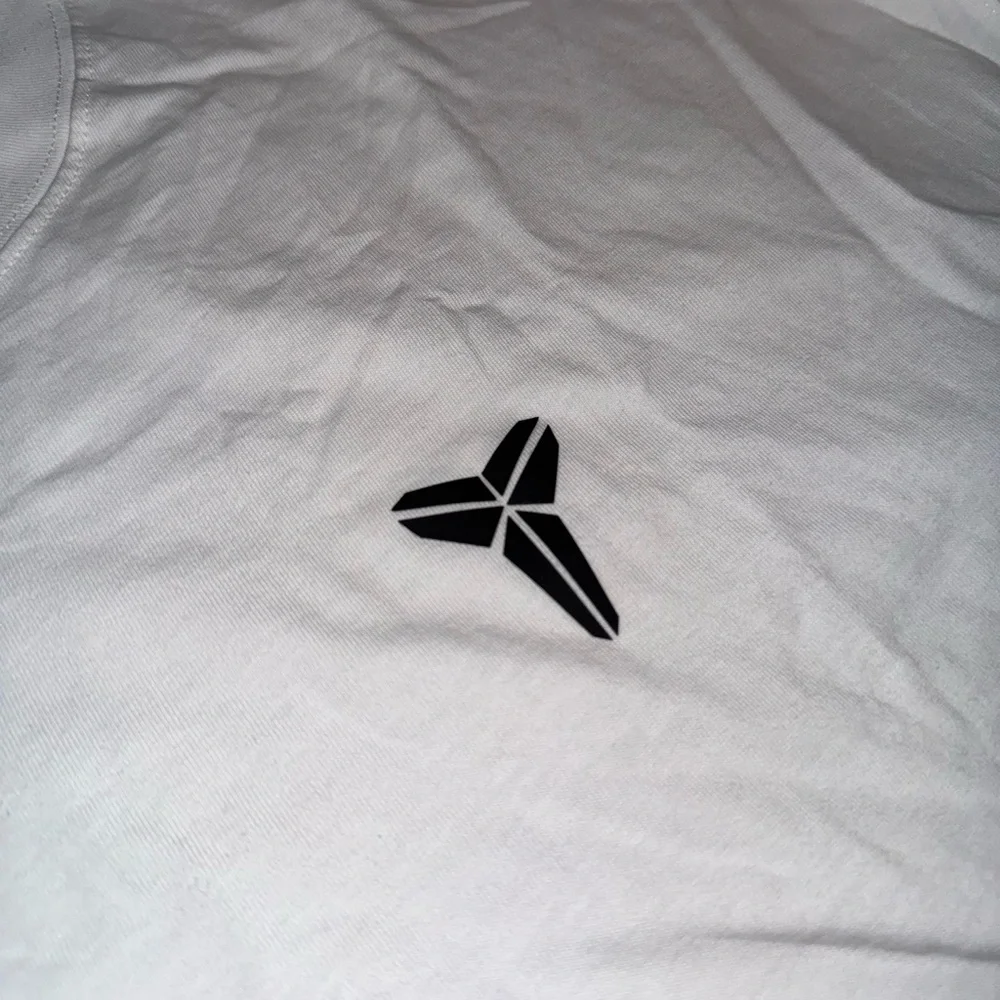 NWOT Nike‎ White Kobe Short Sleeve Tee with Black Logos